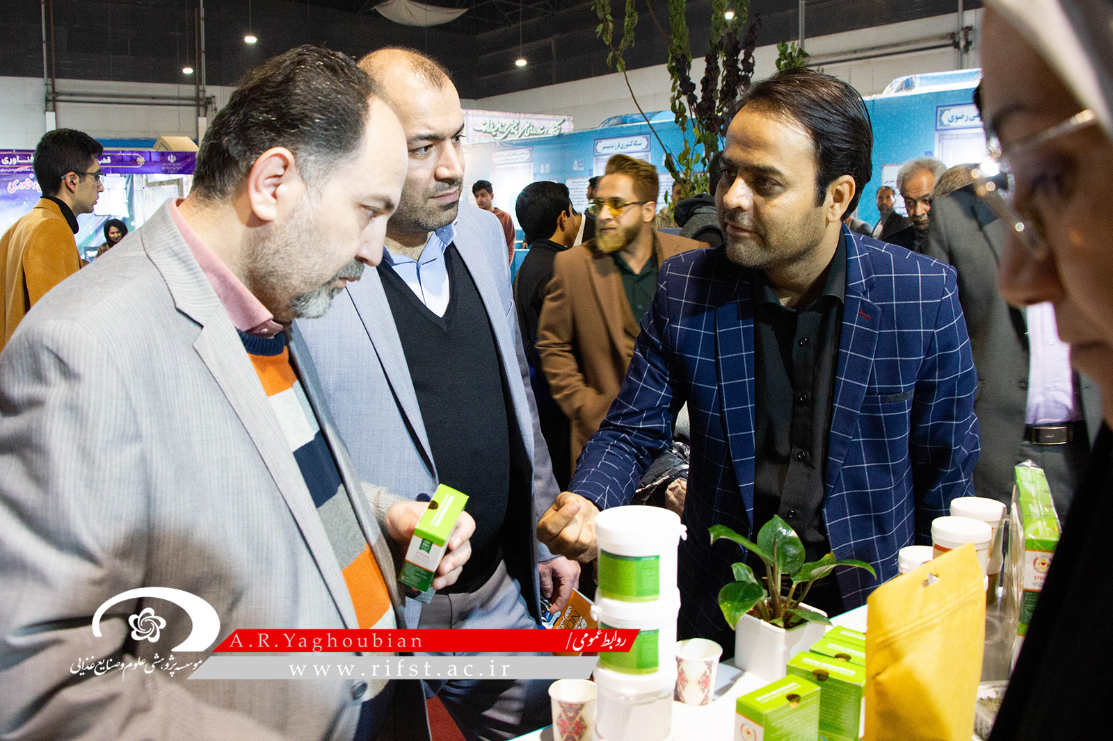 بیست و چهارمین نمایشگاه هفته پژوهش و فناوری با حضور موسسه پژوهشی علوم و صنایع غذایی در مشهد افتتاح شد.