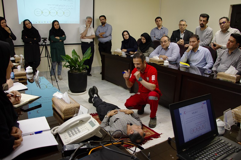 با هدف ارتقای دانش و آمادگی در شرایط بحران؛ کارگاه آموزشی امداد و کمک‌های اولیه هلال‌احمر به همت روابط عمومی مؤسسه پژوهشی علوم و صنایع غذایی برگزار شد. 