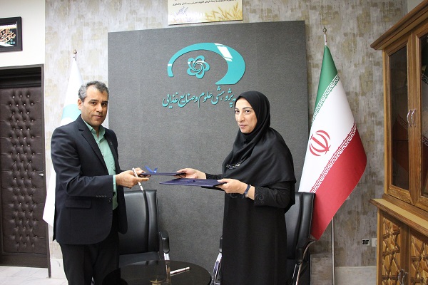 آیین انعقاد قرارداد تفاهم‌نامه همکاری بین موسسه پژوهشی علوم و صنایع غذایی و پژوهشگاه استاندارد