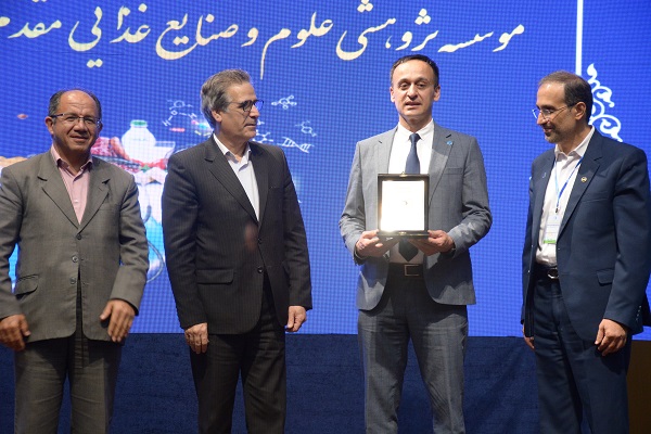 میزبانی مؤسسه پژوهشی علوم و صنایع غذایی در همایش امنیت غذایی؛فرآوری ایمنی و سلامت از نماینده سازمان خواروبار و کشاورزی ملل متحد(فائو) در ایران 