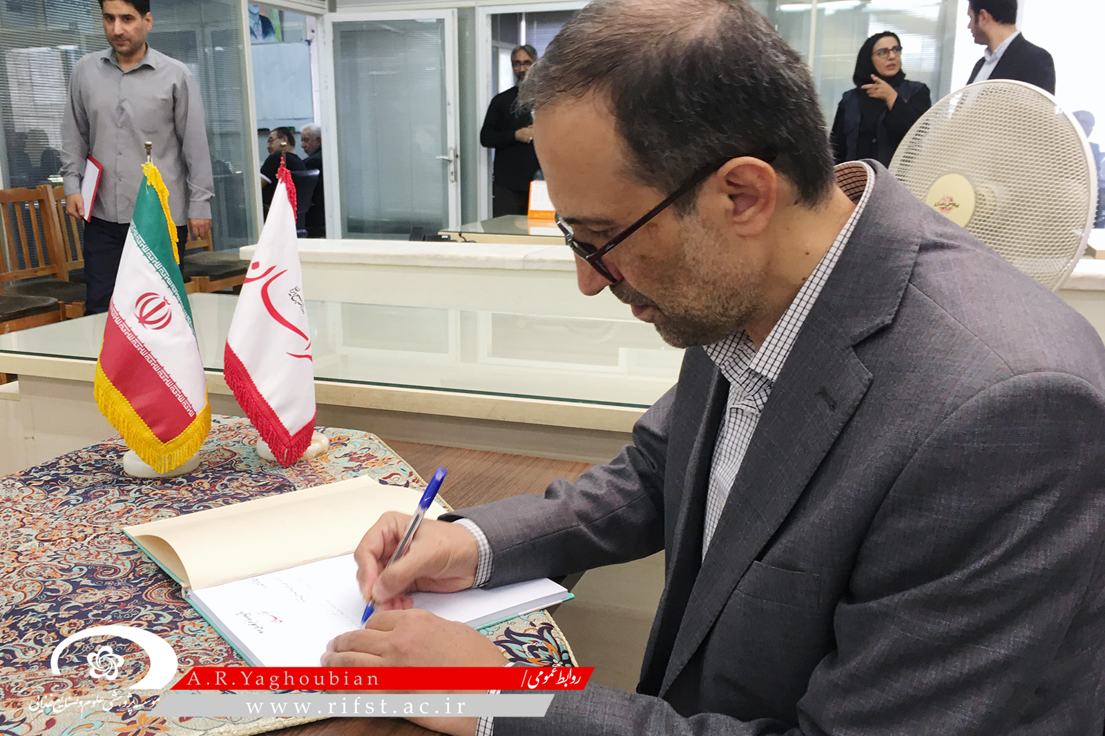 بازدید ریاست موسسه از روزنامه خراسان به مناسبت روز خبرنگار