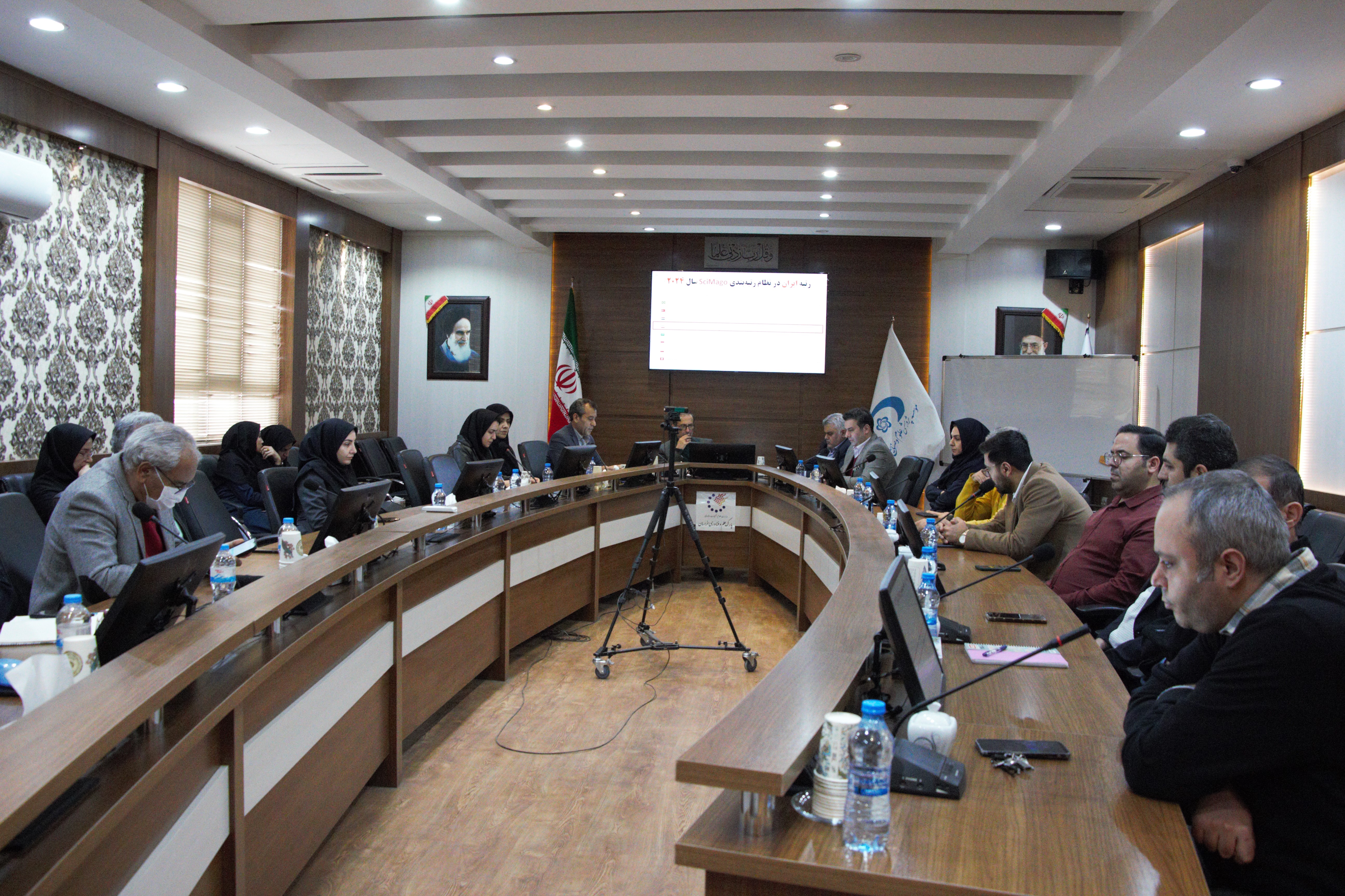 آیین گرامیداشت هفته پژوهش و فناوری و تقدیر از پژوهشگران برتر در موسسه پژوهشی علوم و صنایع غذایی برگزارشد