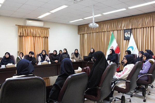 بازدید دانش‌آموزان دبیرستان‌های دخترانه فاطمه‌الزهرا و علم و فرهنگ از مؤسسه پژوهشی علوم و صنایع غذایی