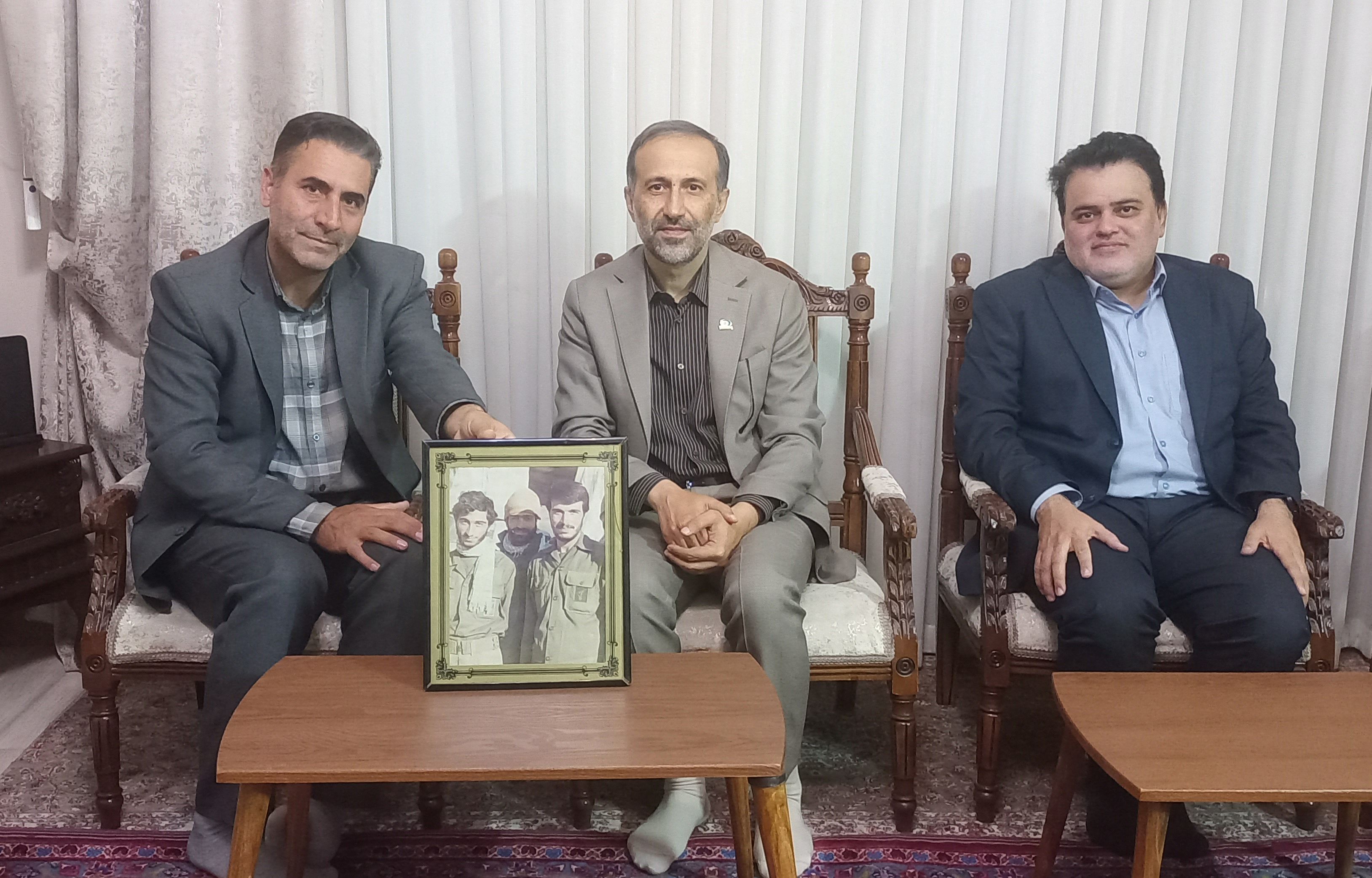 دیدار رئیس و هیئترئیسه مؤسسه با خانواده شهید محمود موحدی راد
