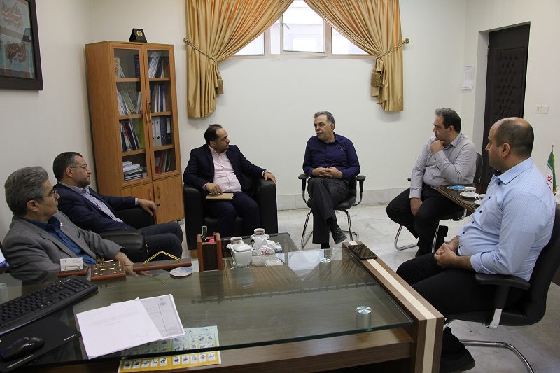مسئولین پست بانک خراسان رضوی از مؤسسه پژوهشی علوم و صنایع غذایی بازدید کردند