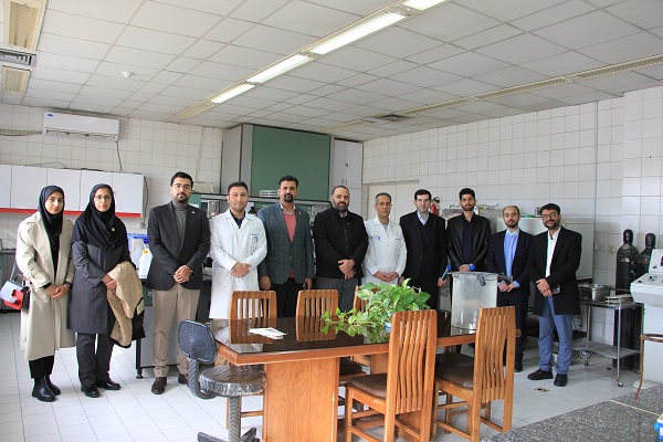 بازدید شرکت‌کنندگان رویداد ملی ریورس‌پیچ صنایع غذایی از آزمایشگاه‌های مؤسسه پژوهشی علوم و صنایع غذایی