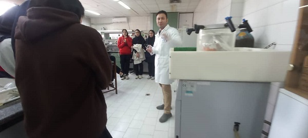 بازدید دانش‌آموزان دبیرستان‌های دخترانه فاطمه‌الزهرا و علم و فرهنگ از مؤسسه پژوهشی علوم و صنایع غذایی